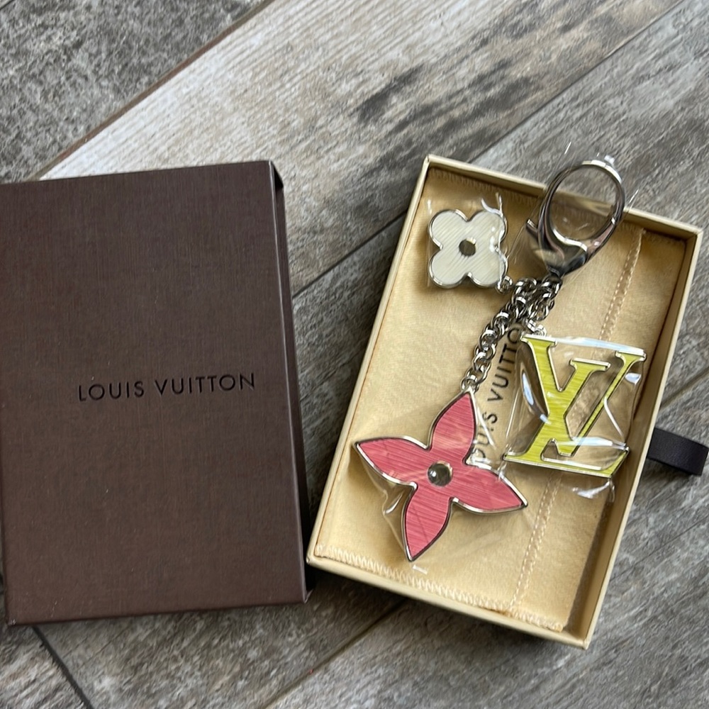 Louis Vuitton Authentic Metal bijoux sac fleur de epi  Key Chain Bag Charm